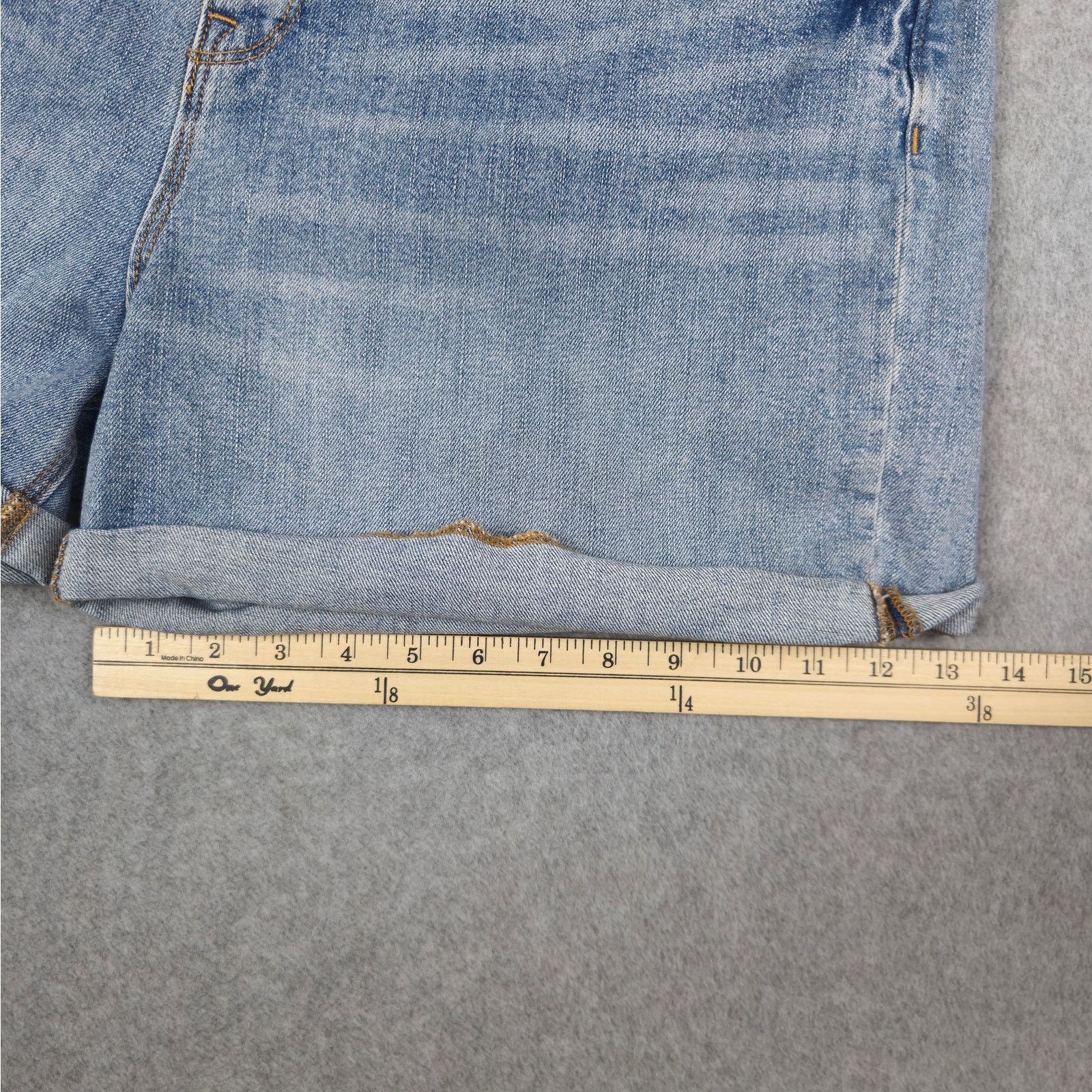 Old Navy Old Navy 16 High Rise Button Fly Cuffed Denim Shorts Size 38" / US 16 / IT 52 - 15 Thumbnail