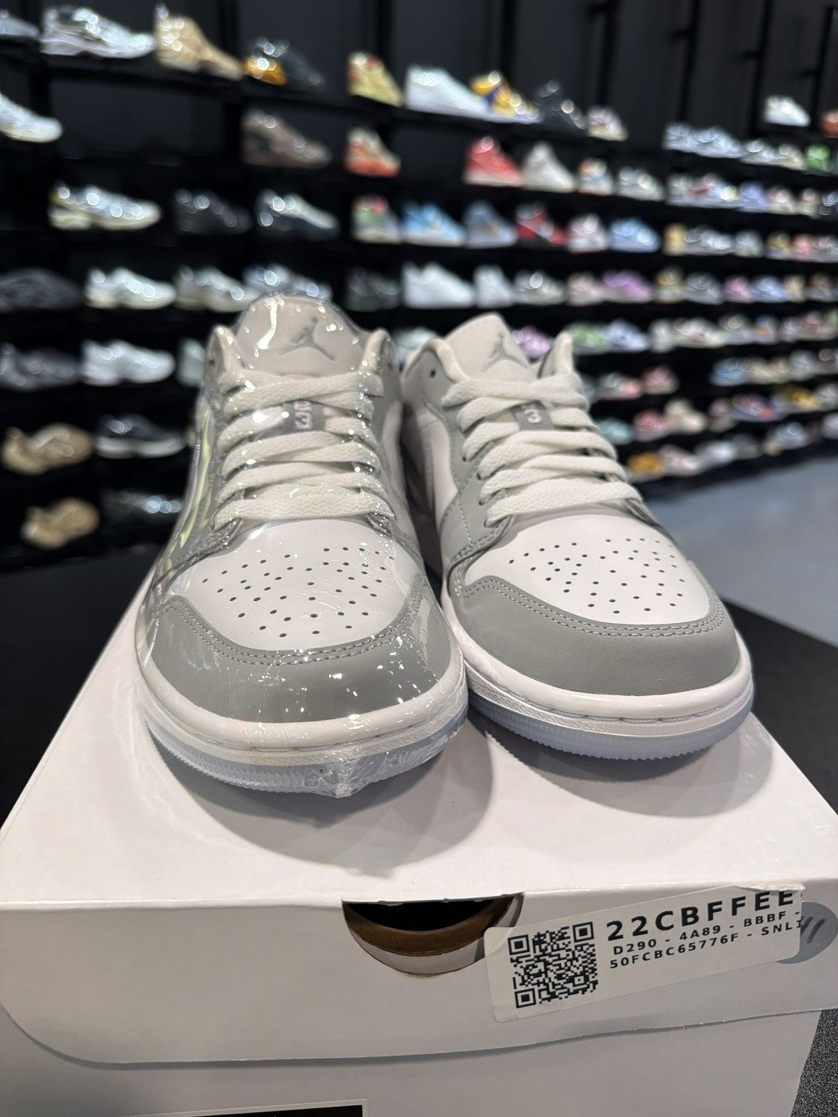 Jordan Brand Jordan 1 Low Wolf Grey Size-7W Brand New Size US 7 / EU 40 - 2 Thumbnail
