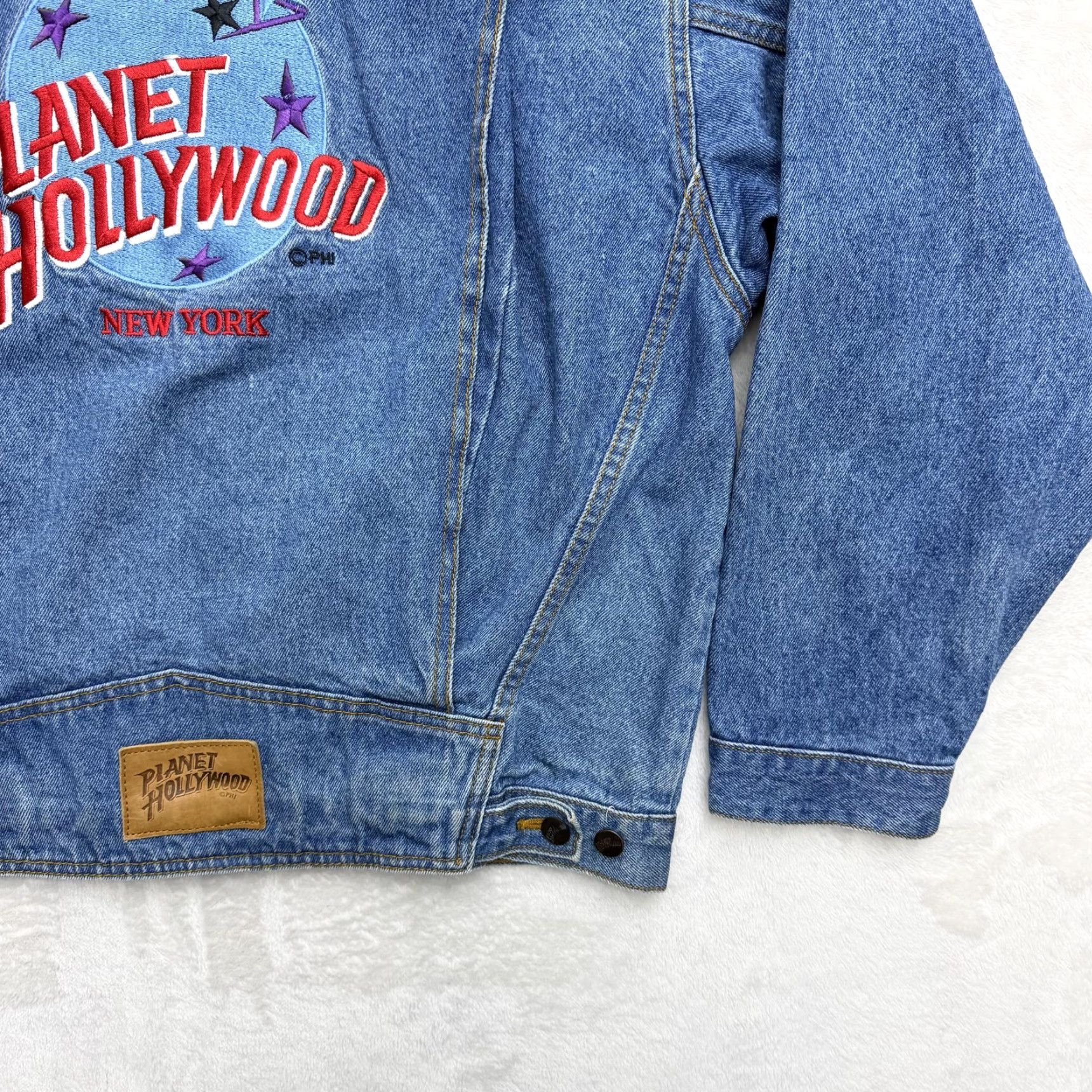 Planet Hollywood VINTAGE Planet Hollywood Jacket Mens XL Blue Denim Embroidered 90s City New York Bomber Jacket Size US XL / EU 56 / 4 - 5 Thumbnail