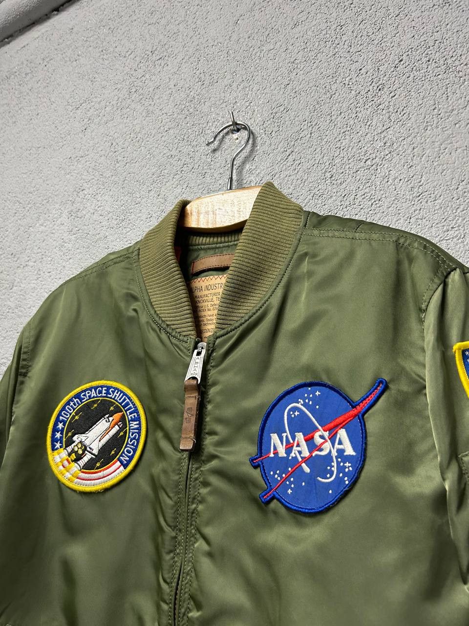 Alpha Industries Alpha Industries NASA mens bomber jacket size M Size US M / EU 48-50 / 2 - 6 Thumbnail
