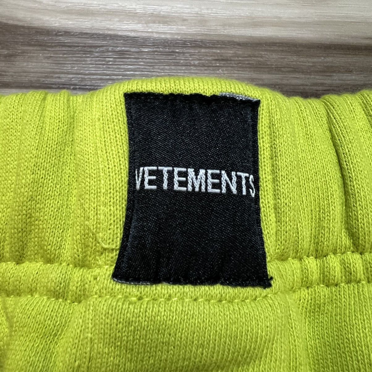 Vetements Vetements Sweatpants Neon Green Needle Logo Raw Hem Size US 32 / EU 48 - 7 Thumbnail