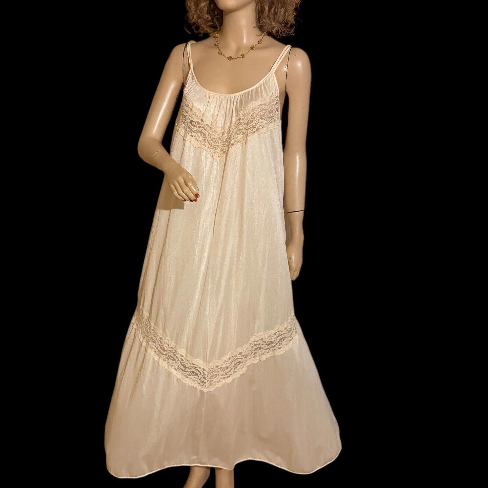 Designer Vintage Ilise Stevens Long Nylon Lace Ivory Nightgown M / L Size ONE SIZE - 1 Thumbnail