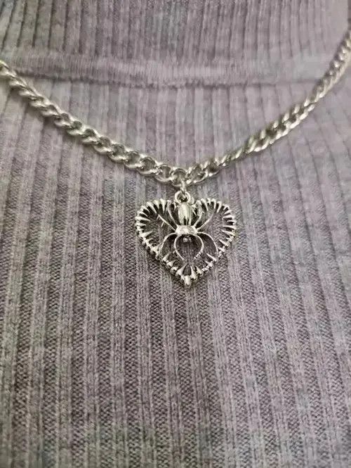 VIBE Spider Heart Punk Necklace Chain Choker Size ONE SIZE - 1 Thumbnail