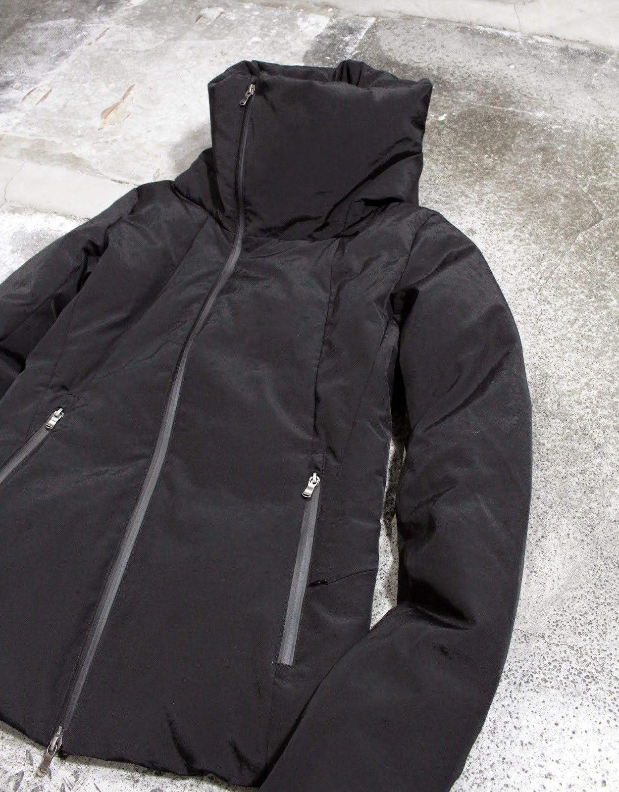 The Viridi-anne AW16 Down Vest JP 3 Fits US M Co/Ny Size US M / EU 48-50 / 2 - 3 Thumbnail