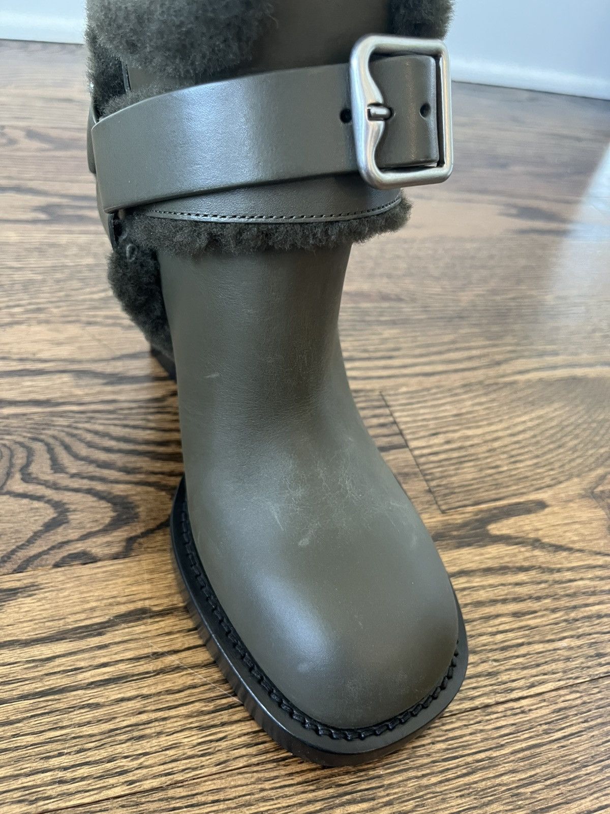 Burberry Burberry Leather and Shearling Cosy Stirrup Boots Size US 7 / IT 37 - 14 Thumbnail