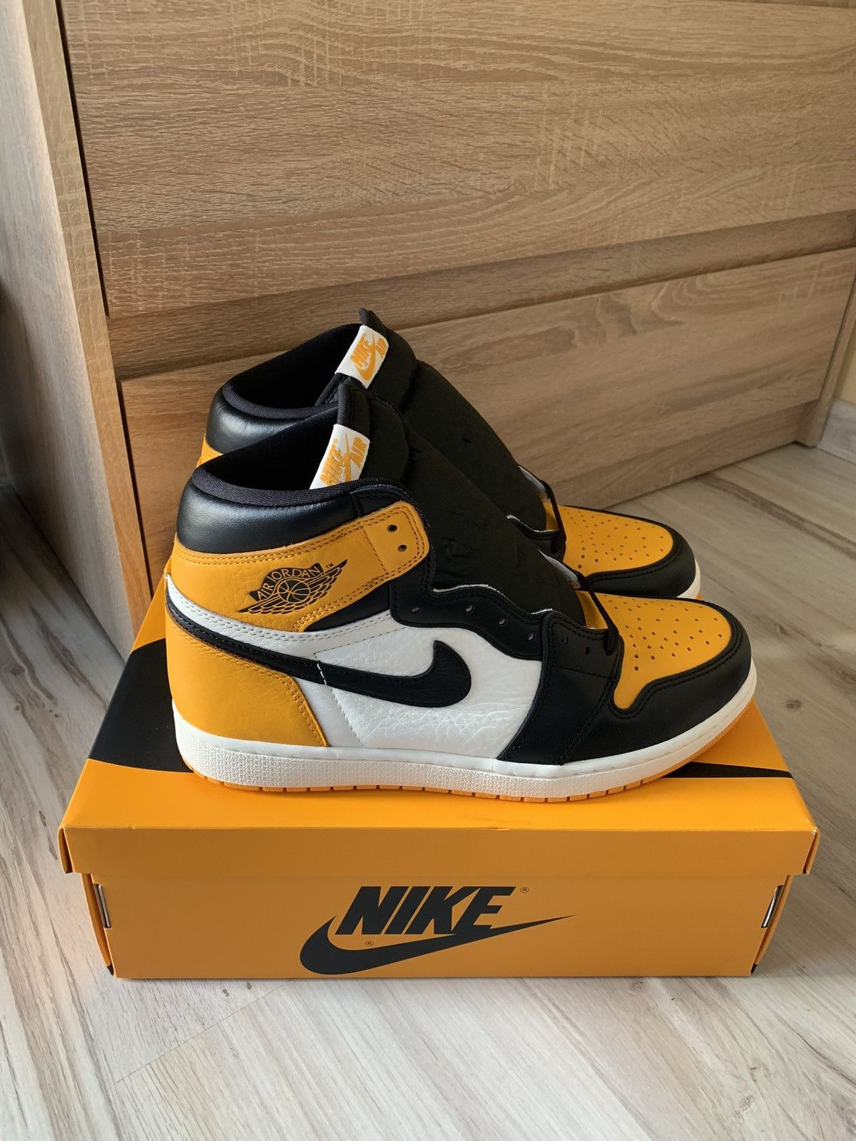 Air Jordan 1 Retro High TAXI Yellow Toe