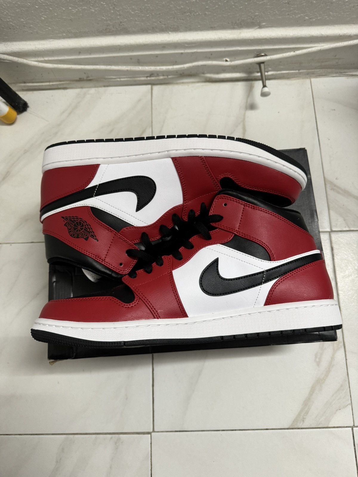 Nike Air Jordan 1 mid Chicago Black Toe Size US 13 / EU 46 - 2 Thumbnail