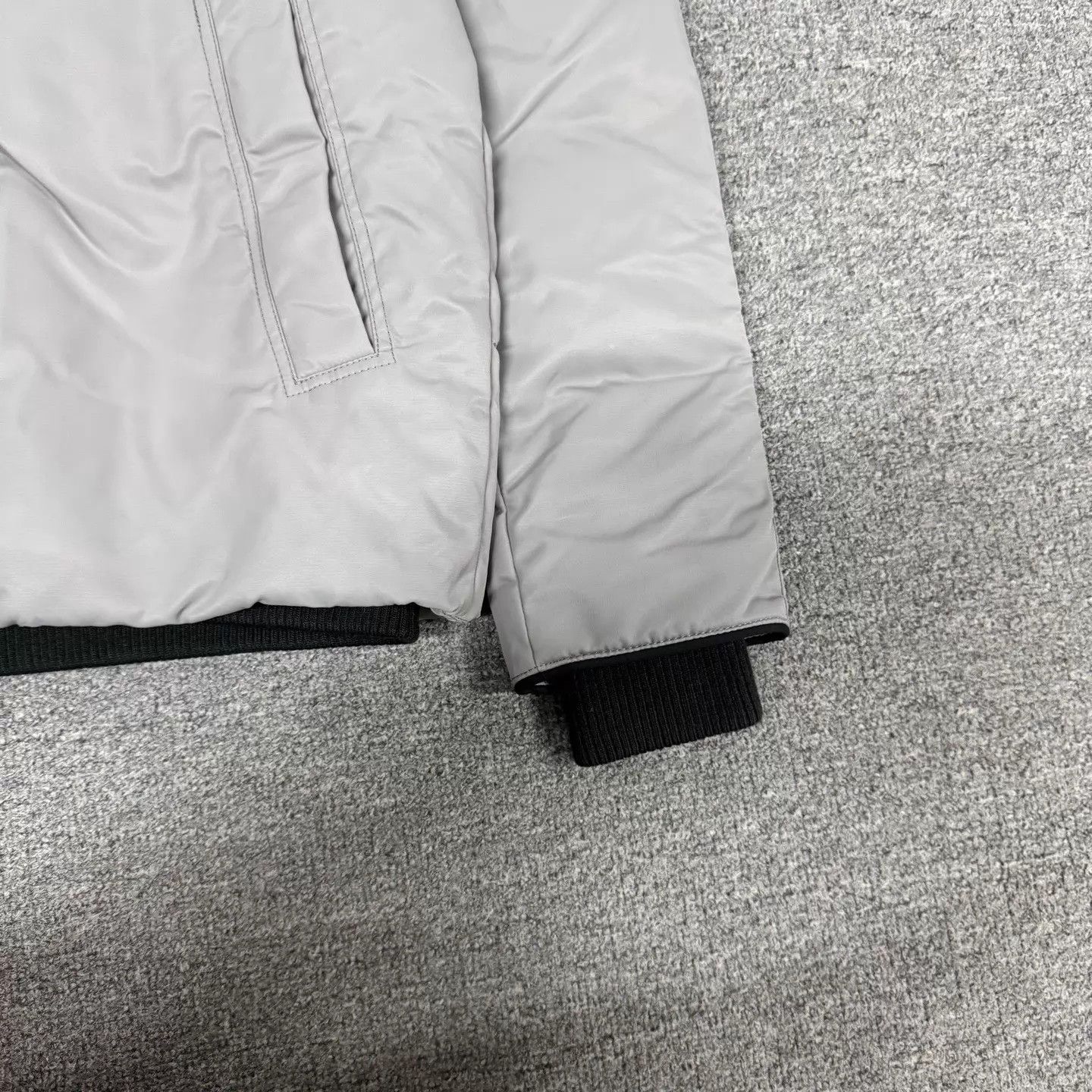 Canada Goose Canada Goose light gray hooded short down jacket M 99 new Size M / US 6-8 / IT 42-44 - 3 Thumbnail