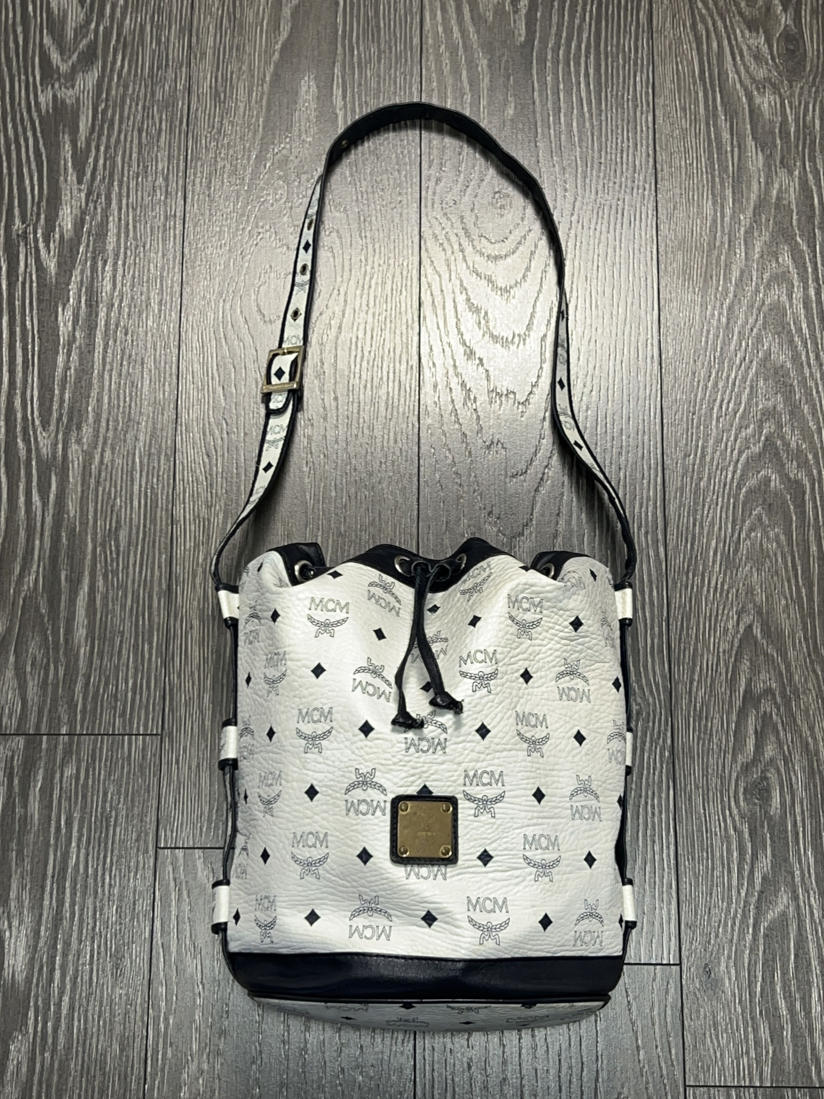 MCM Vintage Authentic Visetos Drawstring Shoulder Bag Leather Size ONE SIZE - 1 Thumbnail