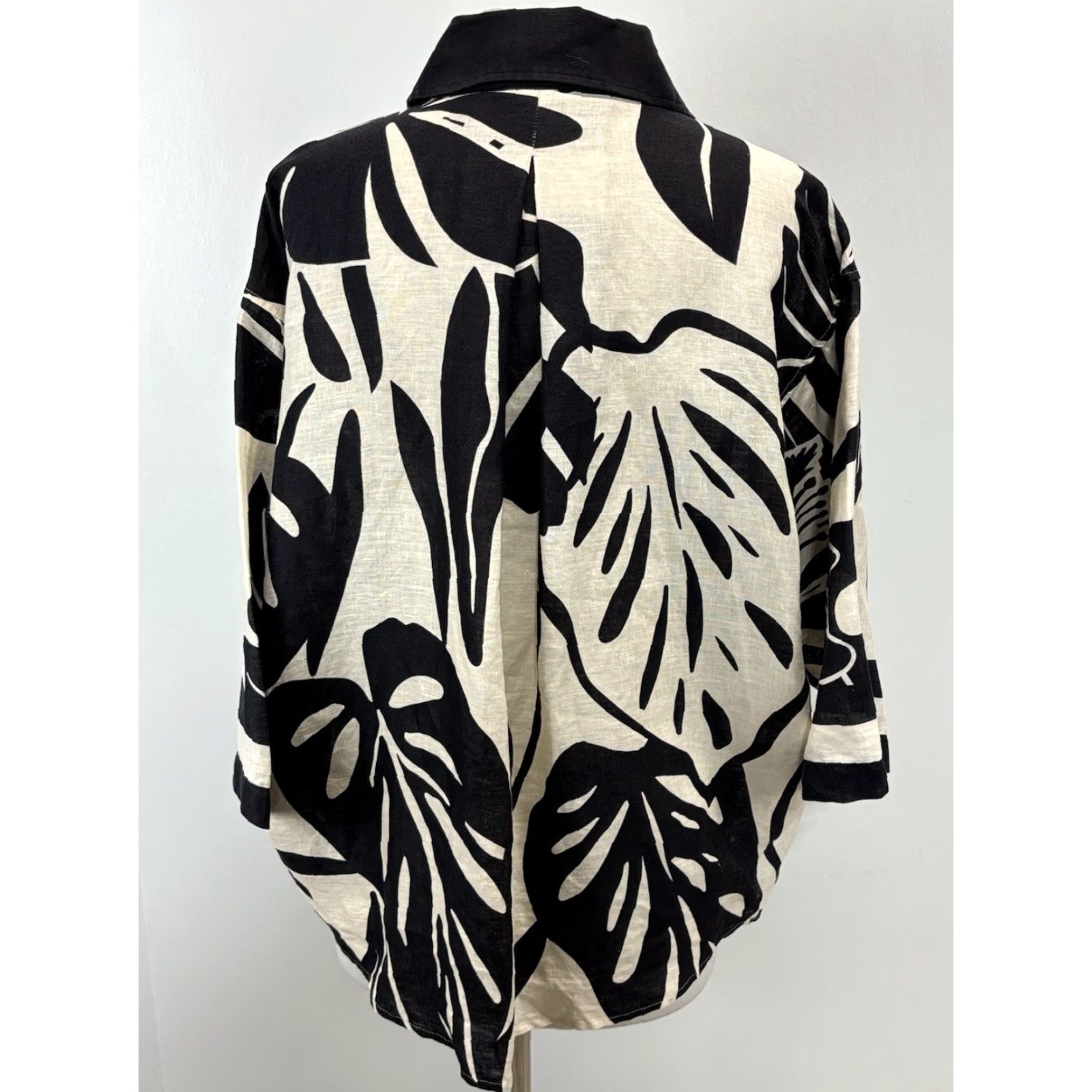 Vintage MAGASCHONI 100% Linen Button-Up Top Large Black Monstera Lagenlook Resort Wear Womens Size L / US 10 / IT 46 - 3 Thumbnail