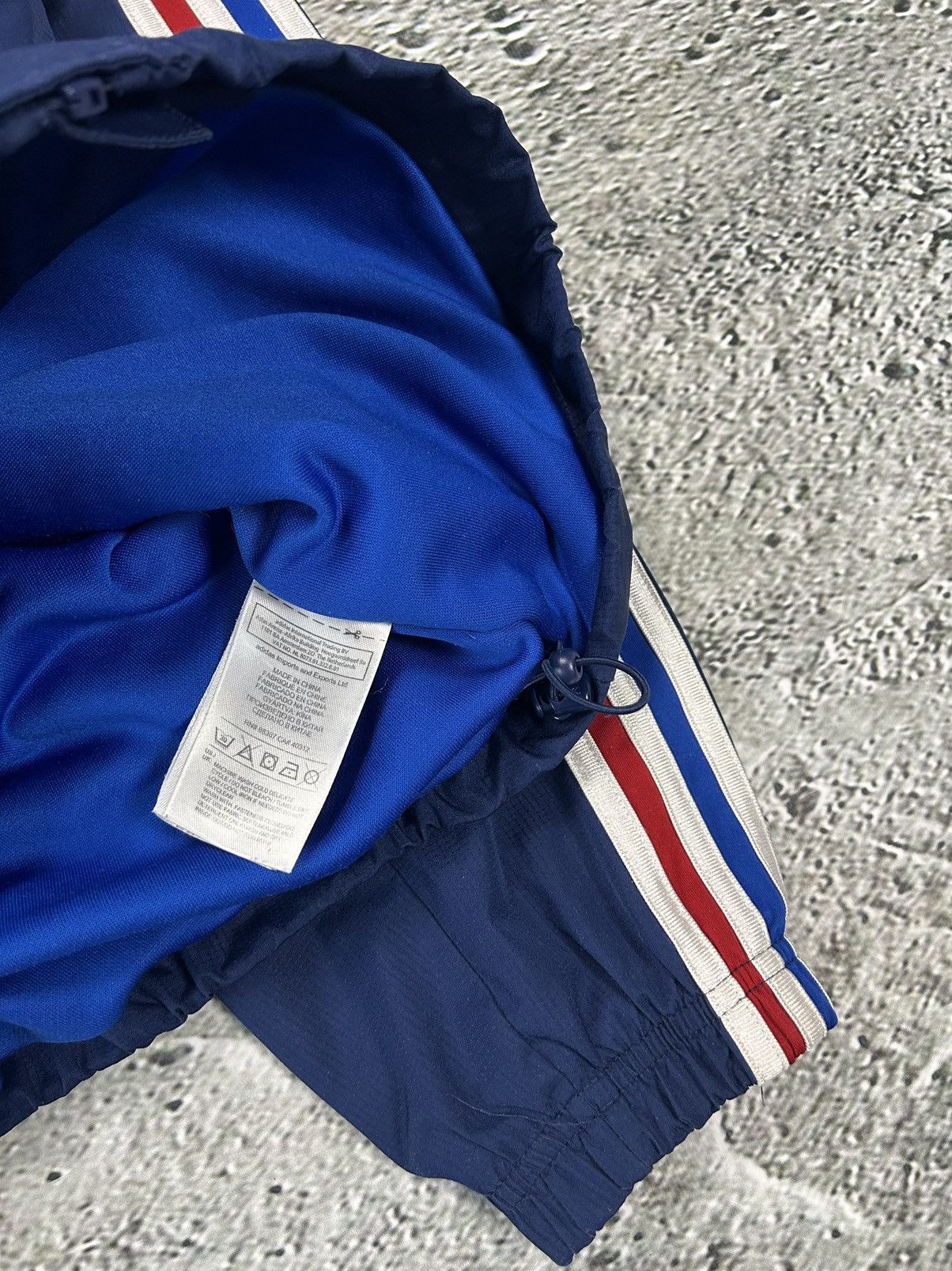 Adidas × Vintage France Adidas track suit navy pants windbreaker vintage Size US L / EU 52-54 / 3 - 8 Thumbnail