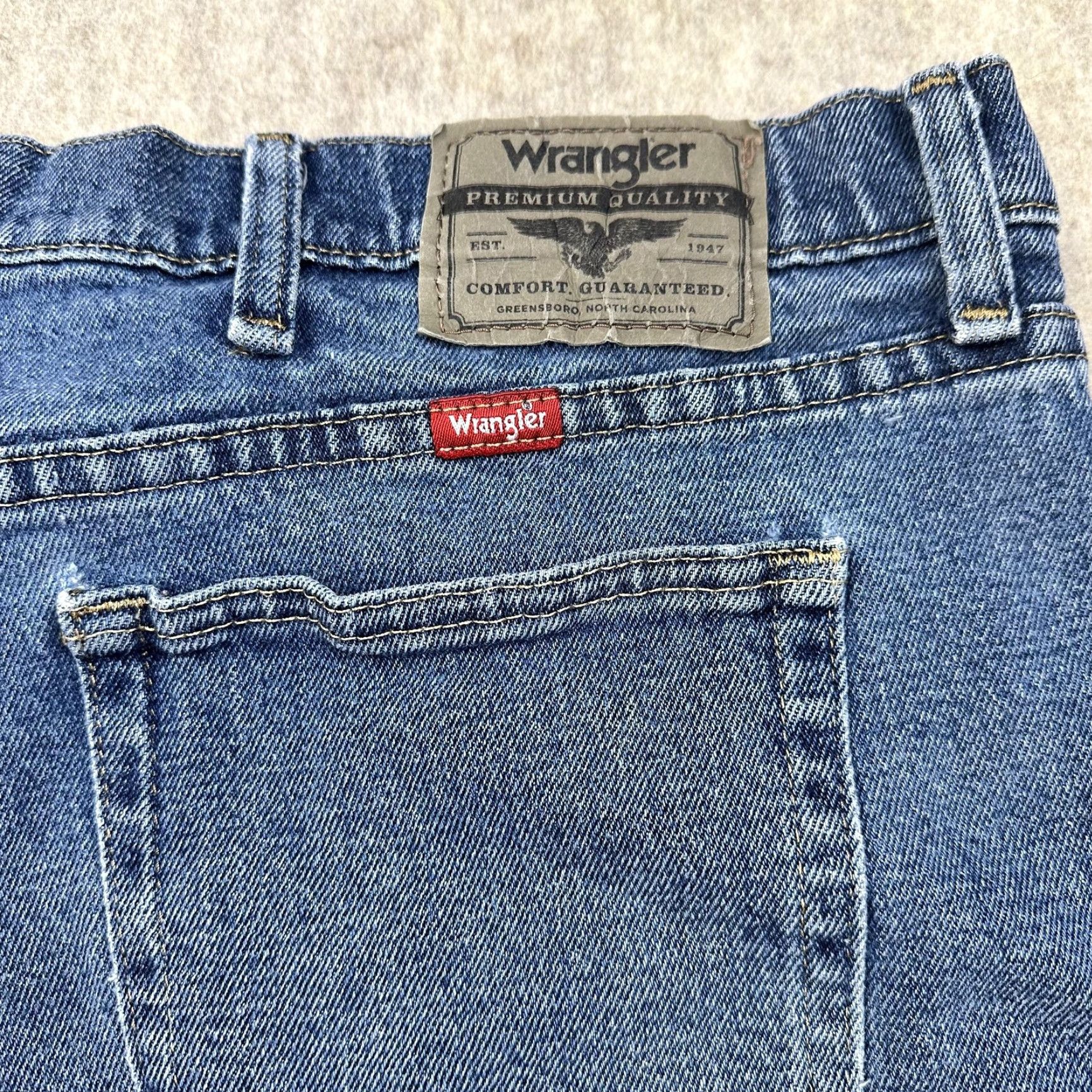 Wrangler Wrangler Shorts Mens 38 Blue Denim Bermuda 5-Pocket Zip Fly Raw Hem Jorts Casual Cotton Denim Size US 38 / EU 54 - 7 Thumbnail