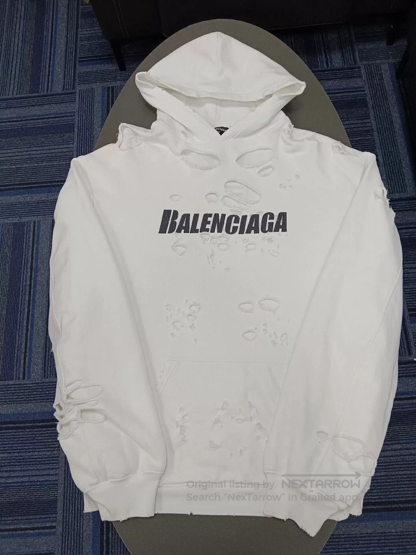 Balenciaga balenciaga distressed logo hoodie white medium. Size US M / EU 48-50 / 2 - 1 Thumbnail