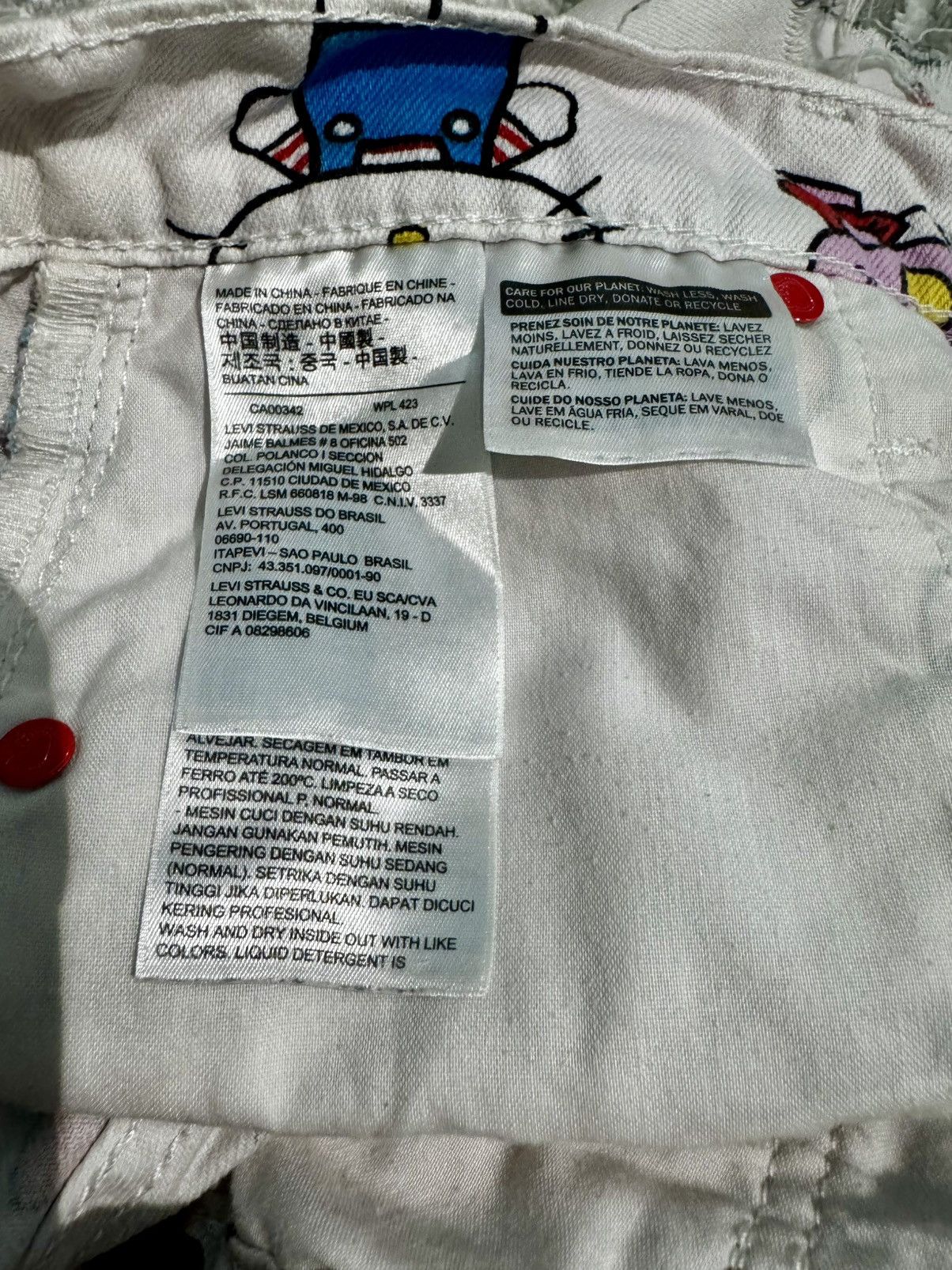 Levi's “Levi’s x Sanrio Hello Kitty” Rare Denim Shorts Size 24" / US 00 / IT 34 - 5 Thumbnail