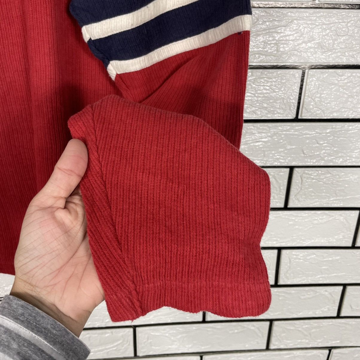 Disney Vintage The Disney Store Mickey Ski Lodge Sweatshirt Size US S / EU 44-46 / 1 - 9 Thumbnail