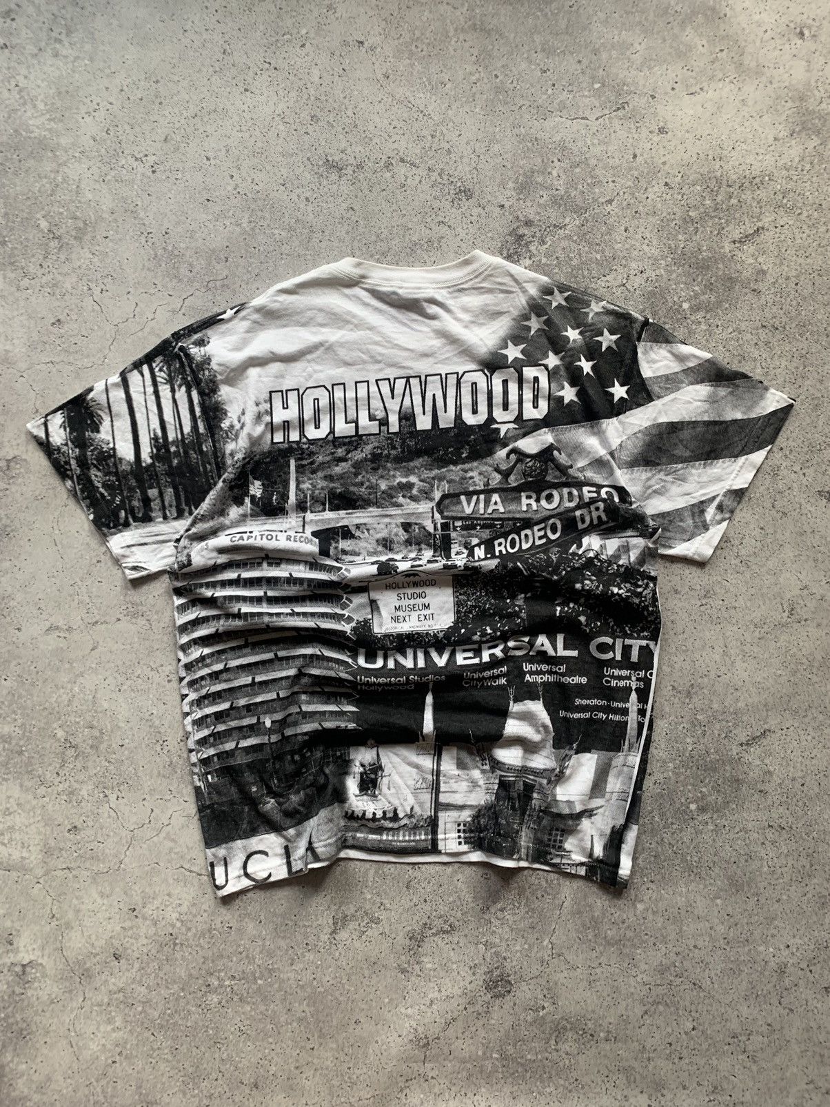 Vintage Vintage Crazy 90s Hollywood City All Over Print T Shirt Size US L / EU 52-54 / 3 - 4 Thumbnail