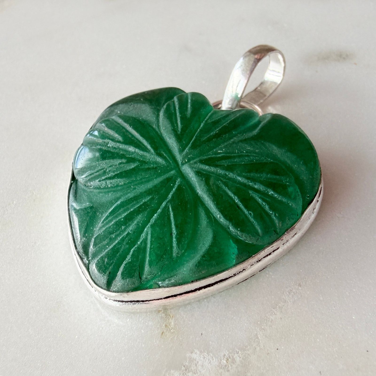 The Unbranded Brand Carved Green Onyx Four Leaf Clover Heart Pendant Size ONE SIZE - 1 Thumbnail