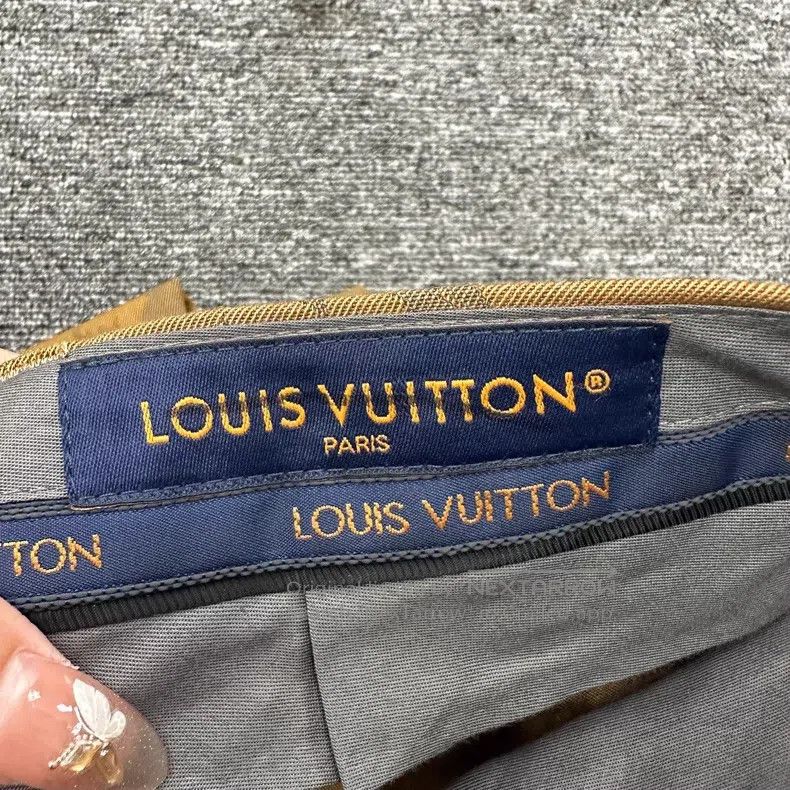 Louis Vuitton Louis Vuitton size US 50 Khaki full print jacquard ragged j Size US 34 / EU 50 - 4 Thumbnail