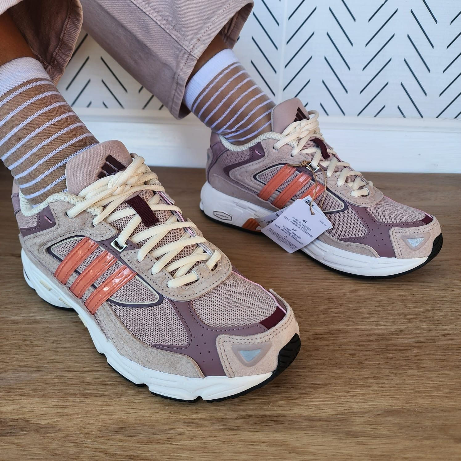 image of New Size 7.5 Women's Adidas Shoes Response Cl Ie4773 Ta in Taupe