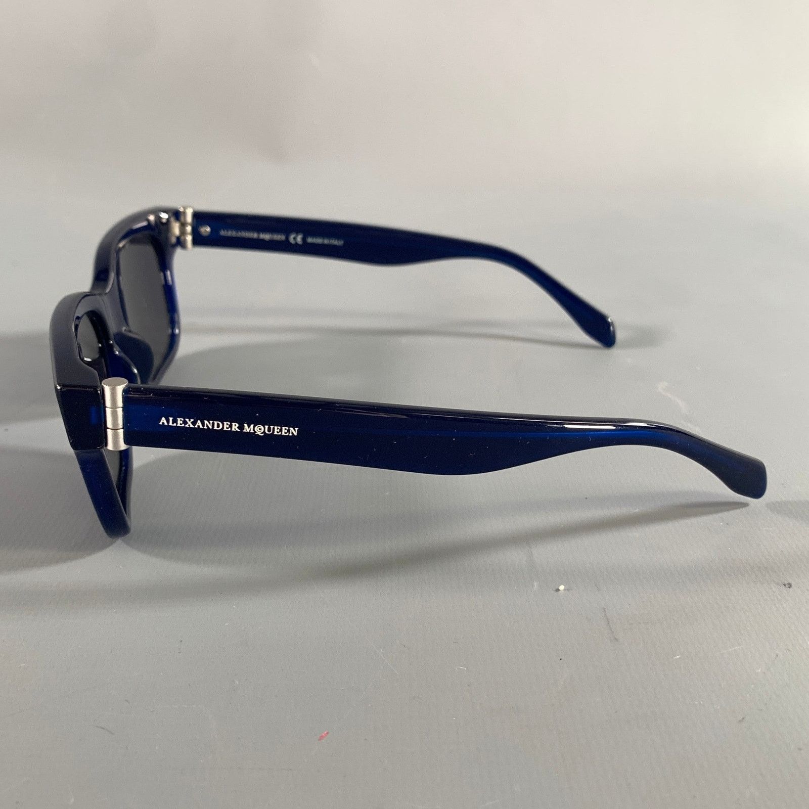 Alexander McQueen ALEXANDER MCQUEEN Blue Light Blue Stripe Sunglasses Size ONE SIZE - 4 Thumbnail