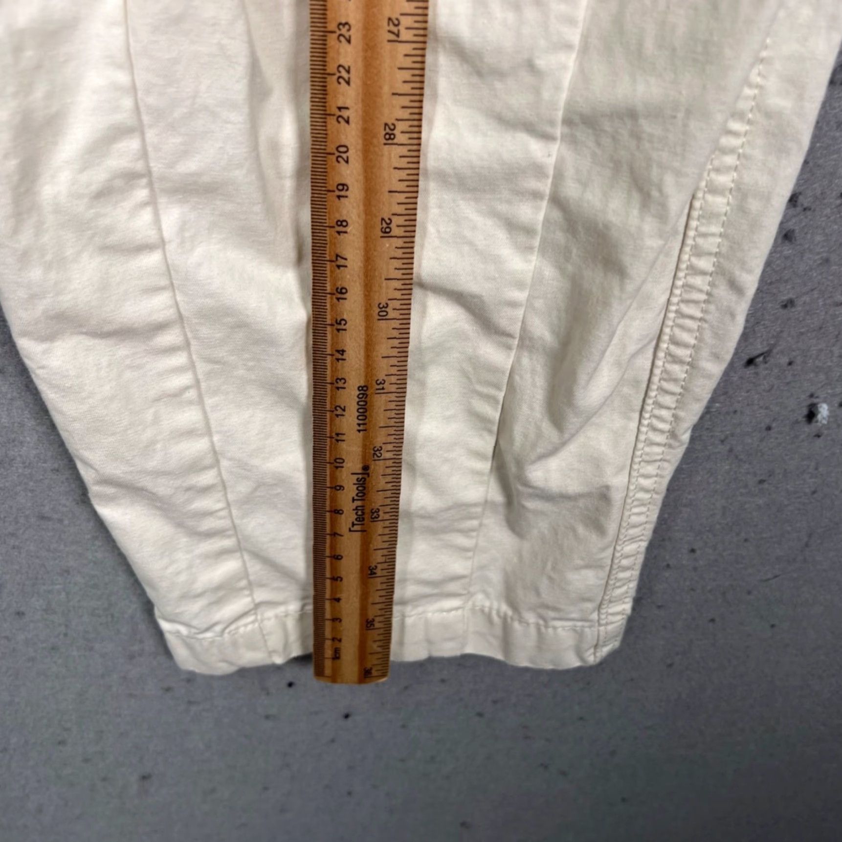 Levi's Levi's Womens 25 White High-Waist Cotton Pleated Tapered Pants Shirt? Size 42" / US 20 - 7 Thumbnail