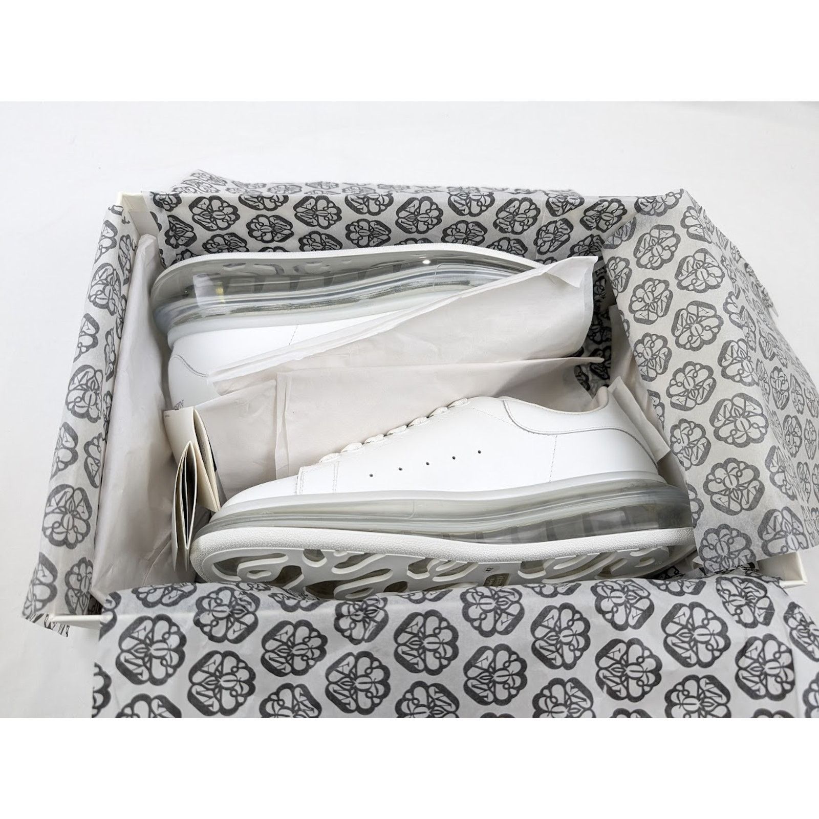 Alexander McQueen o1rshd1 Larry Transparent Sole Rubber Sneaker in White Size US 11 / EU 44 - 15 Thumbnail