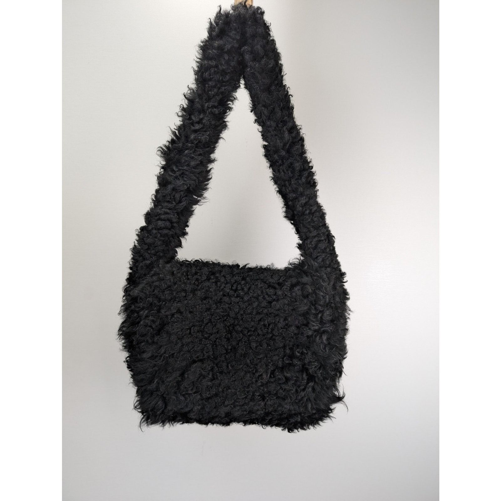 Saint Laurent Paris o1rshd1 Size: OS / Men Shaggy Crossbody Bag in Black Size ONE SIZE - 9 Thumbnail