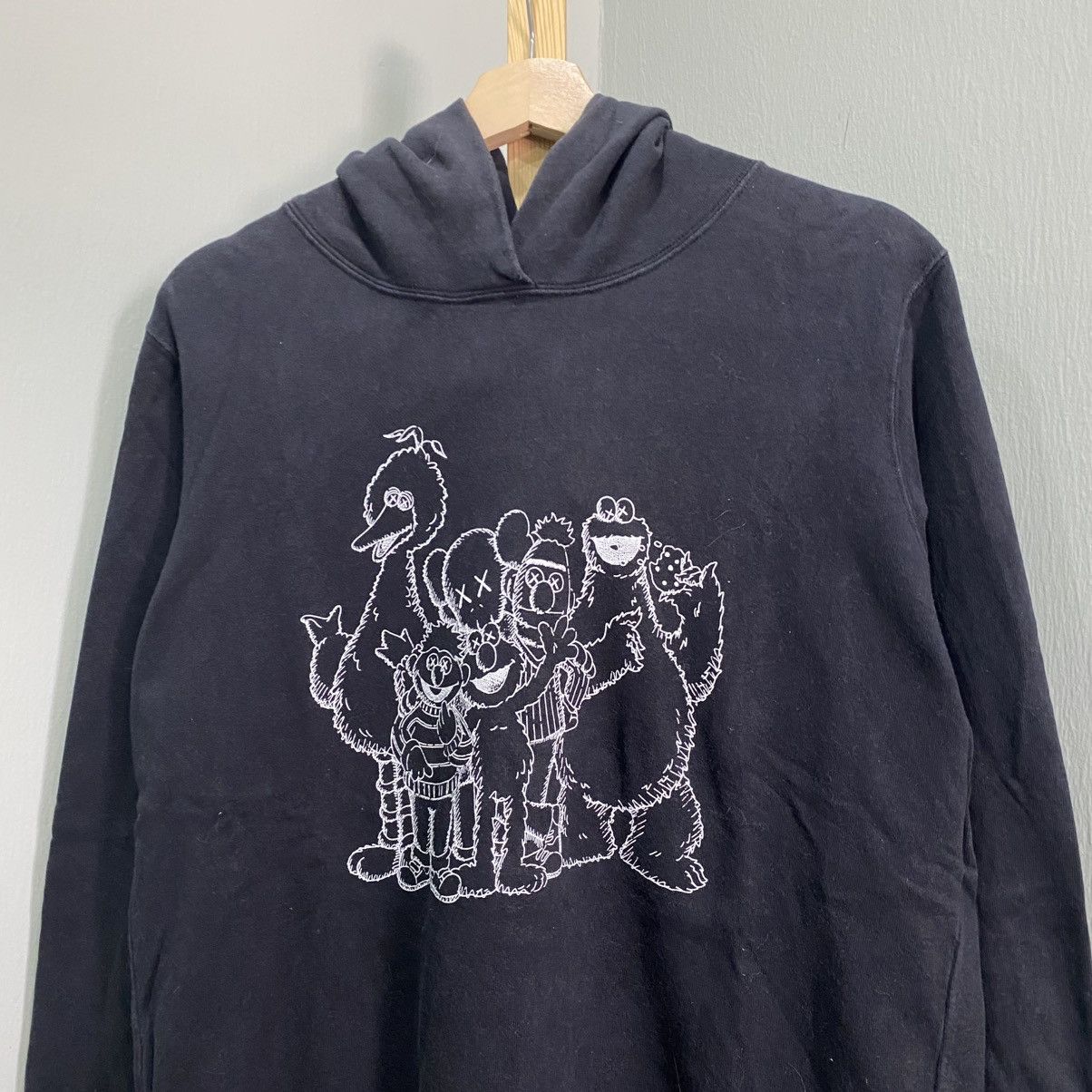 Kaws × Uniqlo Uniqlo Kaws Sesame Street Rare Collab 2000s Pullover Hoodie Size US L / EU 52-54 / 3 - 3 Thumbnail