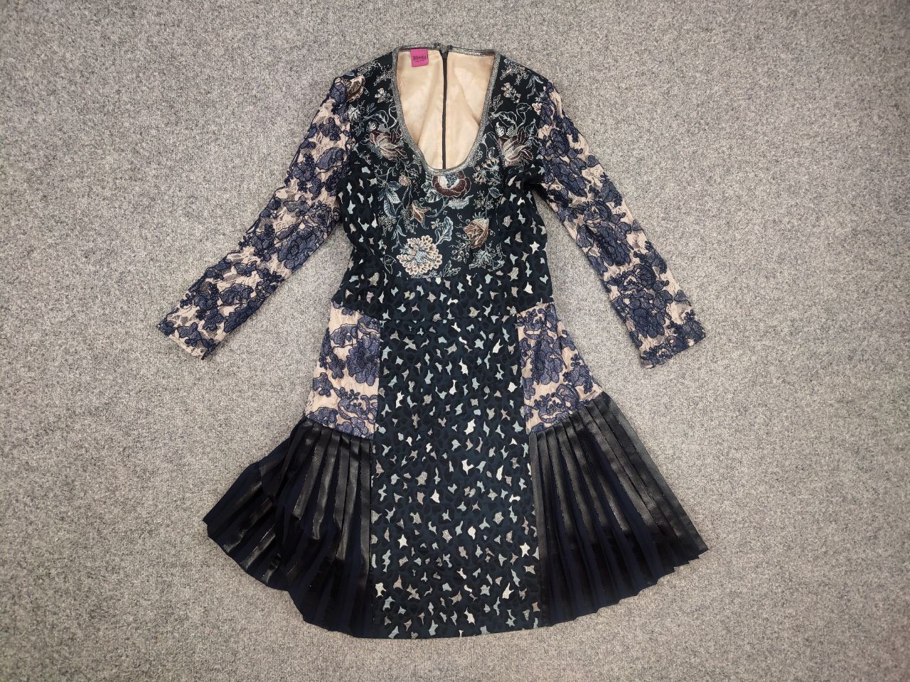 Missoni Save The Queen Mid-length dress combined fabric lace sleeve Size M / US 6-8 / IT 42-44 - 7 Thumbnail