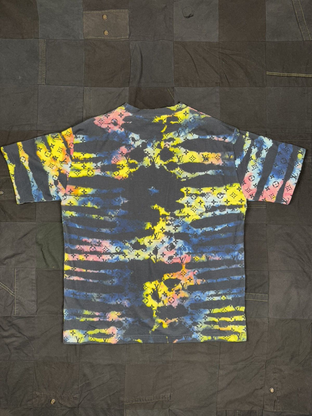 Louis Vuitton Tie Dye Monogram Tee Size US XL / EU 56 / 4 - 3 Thumbnail