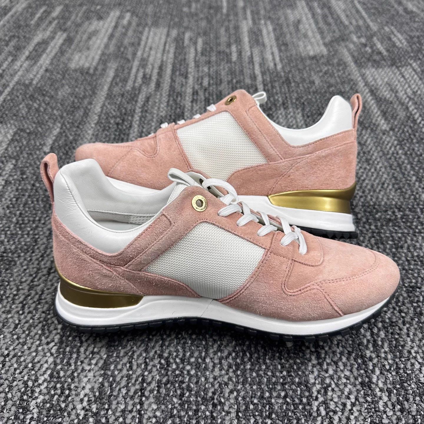Louis Vuitton Louis Vuitton Run Away White & Pink Logo Sneaker 40 Size US 9.5 / IT 39.5 - 5 Thumbnail