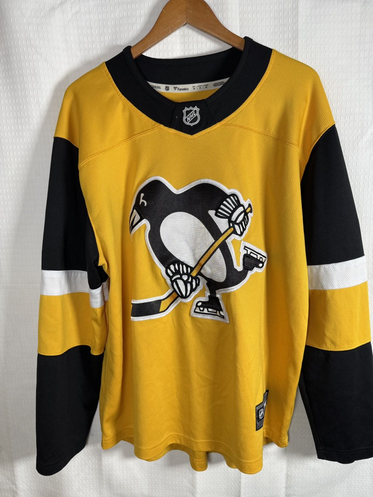 Other PITTSBURGH PENGUINS ALTERNATE GOLD ADIDAS HOCKEY JERSEY M Size US M / EU 48-50 / 2 - 2 Thumbnail