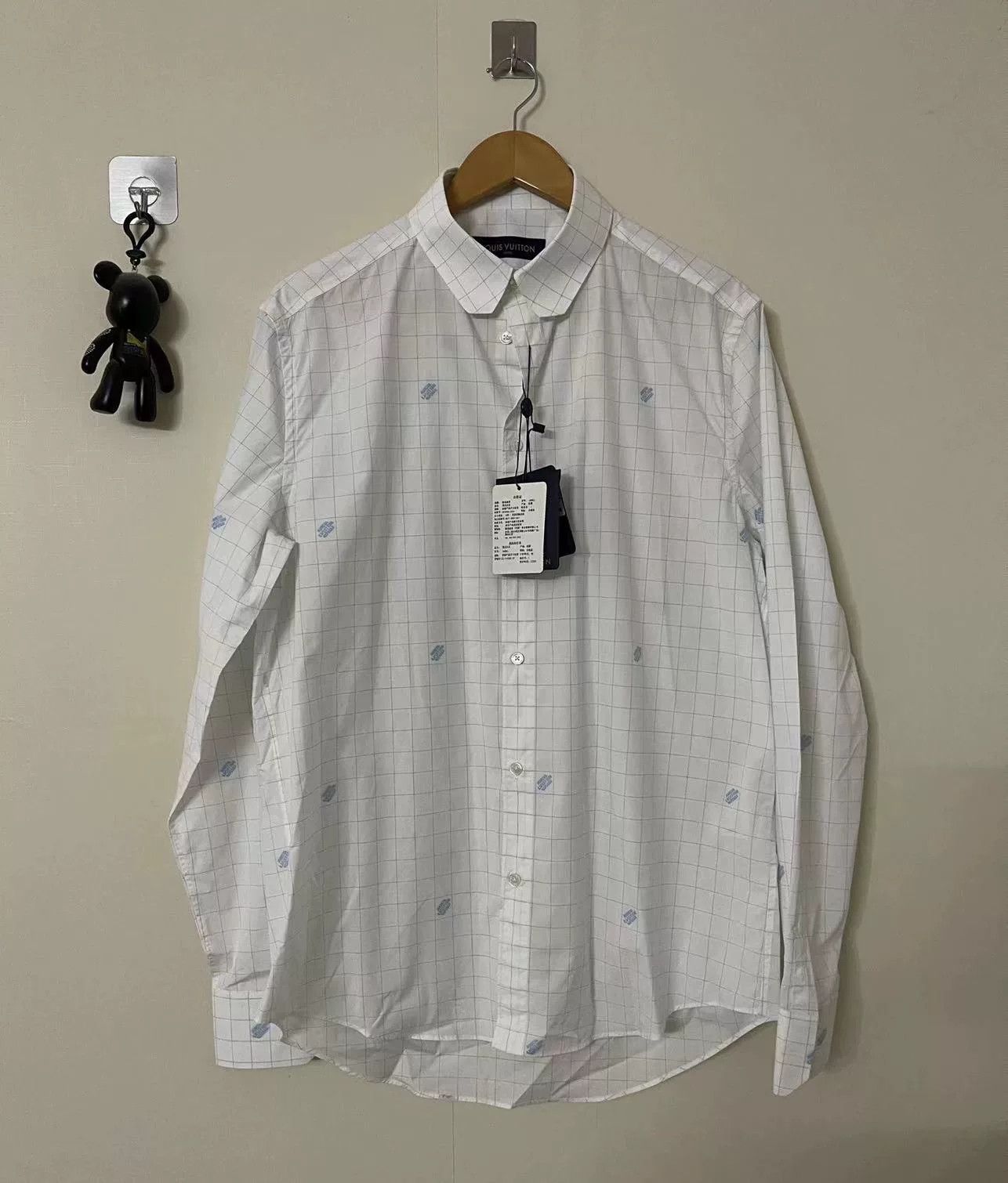 Louis Vuitton louis vuitton small logo shirt in white Size US L / EU 52-54 / 3 - 1 Thumbnail