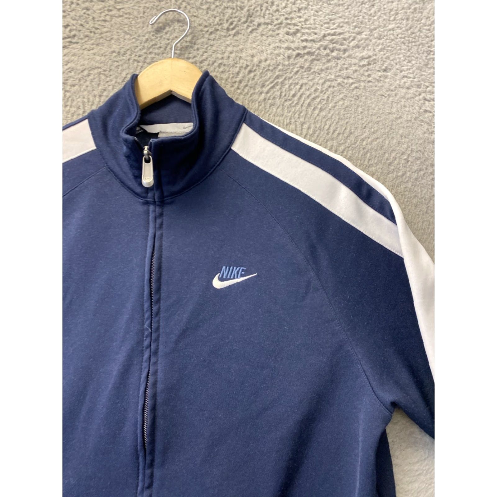 Nike VINTAGE Nike Jacket Mens Size L Zip Navy White Slim Windbreaker Size US L / EU 52-54 / 3 - 2 Thumbnail