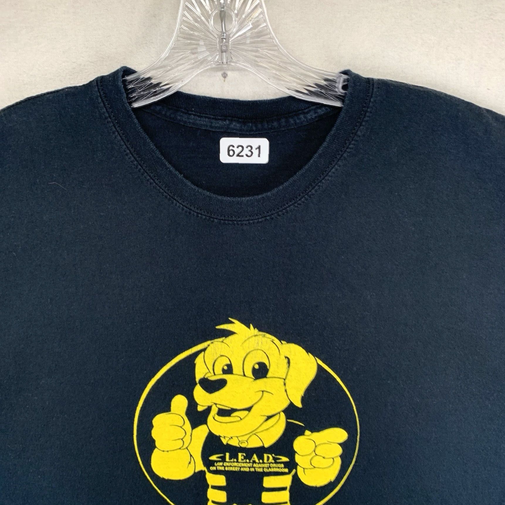 Vintage VINTAGE Dare LEAD T-Shirt Unisex Adults Large Black 90s Retro Drug Resistance Crime Dog Logo Size US L / EU 52-54 / 3 - 6 Thumbnail