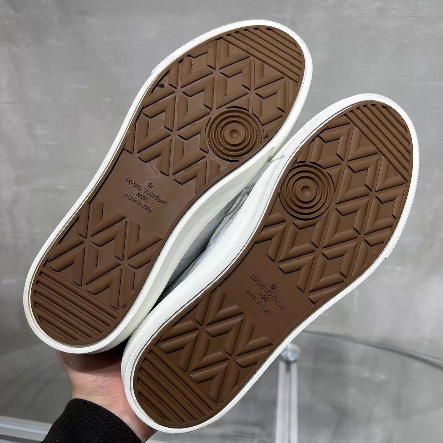Louis Vuitton LV white and gray monogram sneakers UK7 (41) Size US 8 / EU 41 - 7 Thumbnail