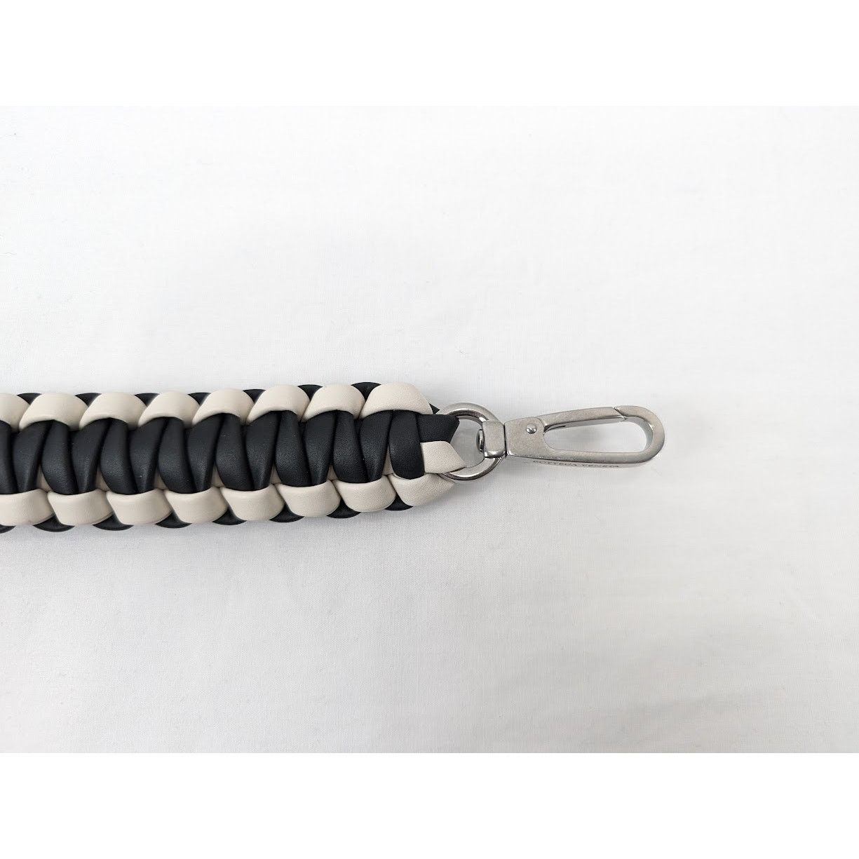 Bottega Veneta o1rshd1 Size: OS / Matt Calf Key Ring in Plaster/Nero Size ONE SIZE - 6 Thumbnail