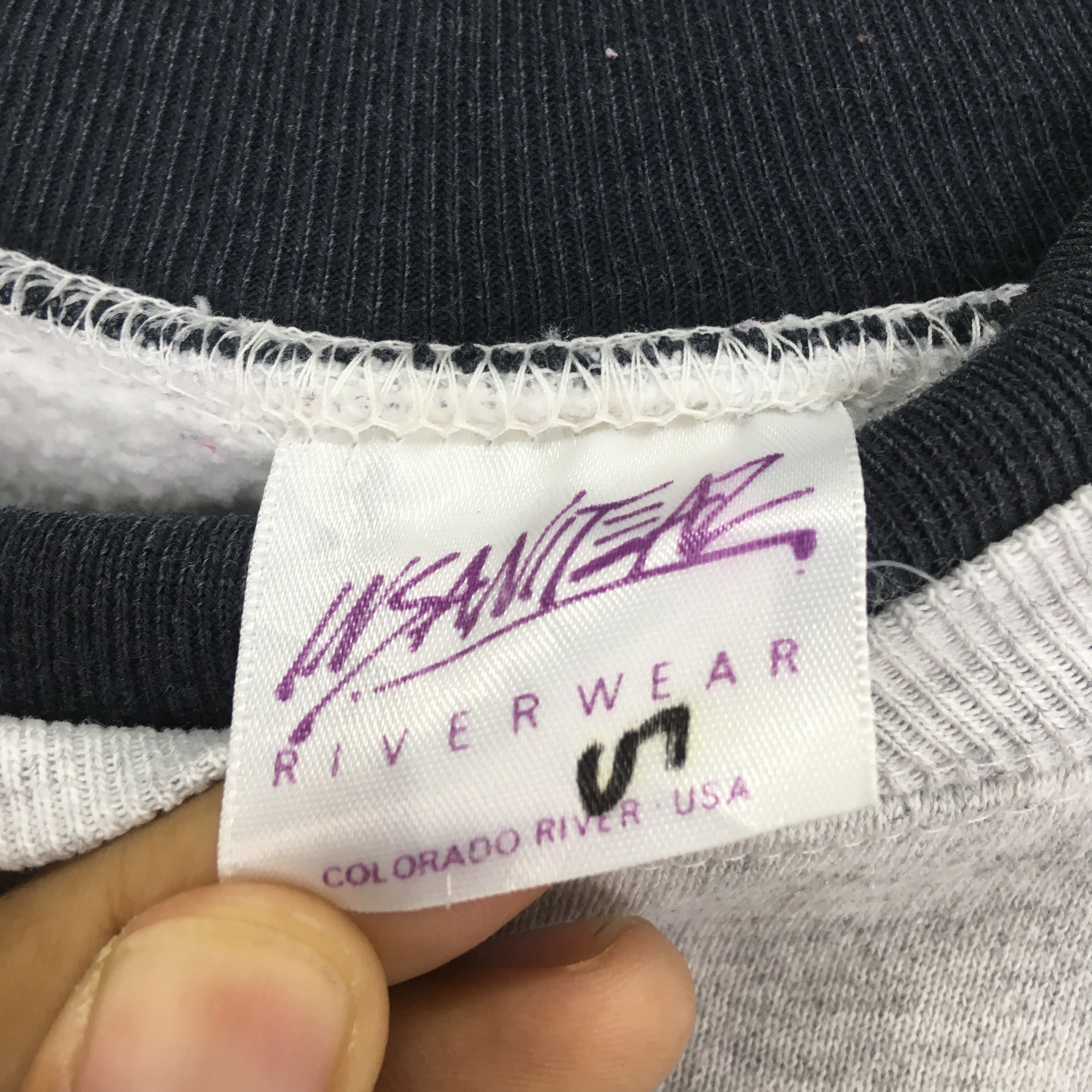 Vintage Vintage 90's Harrahs Grey Sweatshirt Large - 286 Size US L / EU 52-54 / 3 - 10 Thumbnail