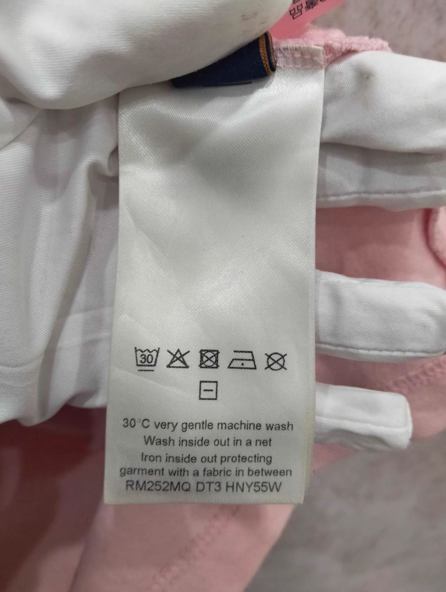 Louis Vuitton LV Pink Embossed Logo Short Sleeve Tee L Size L / US 10 / IT 46 - 5 Thumbnail