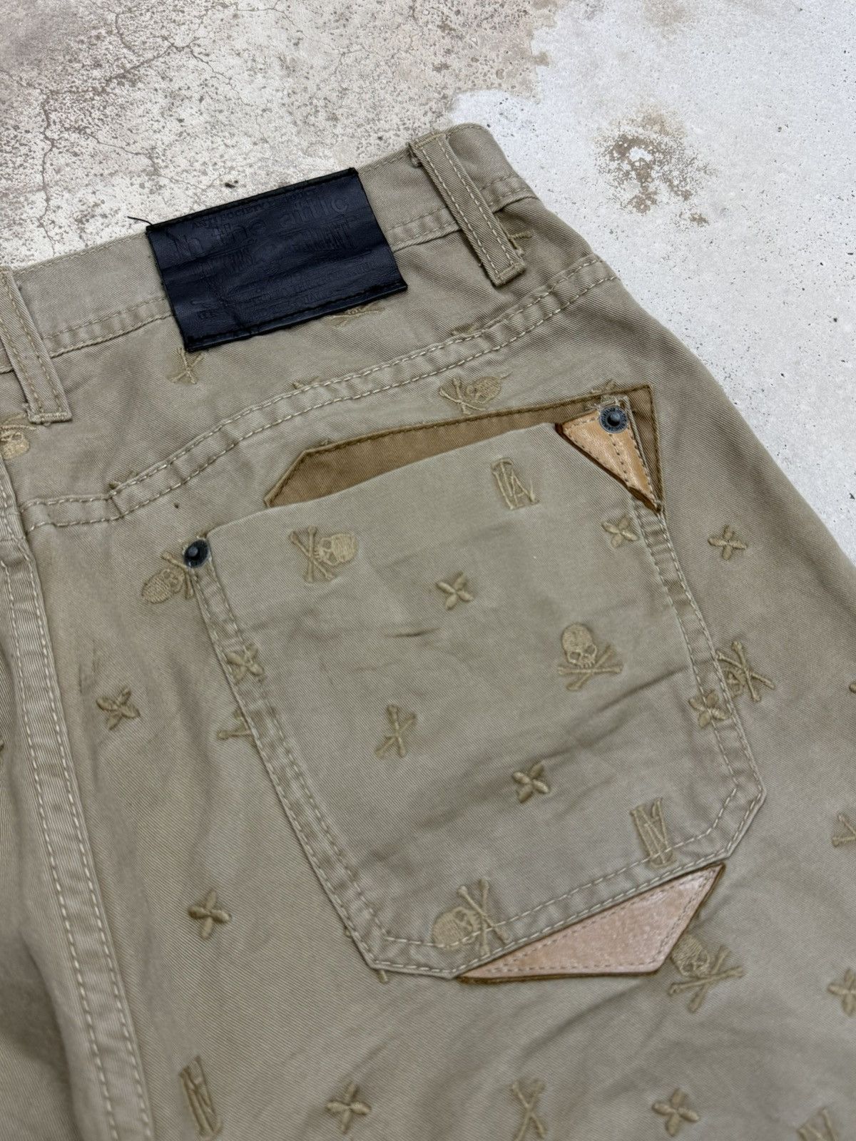 In The Attic In The Attic Embroidery Skull Design Japanese Short Pants Size US 31 - 11 Thumbnail