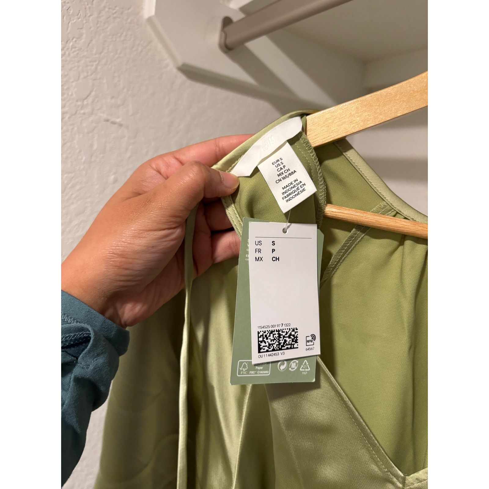 H&M NWT TIE-BELT SATIN DRESS Sz S Size S / US 4 / IT 40 - 7 Thumbnail