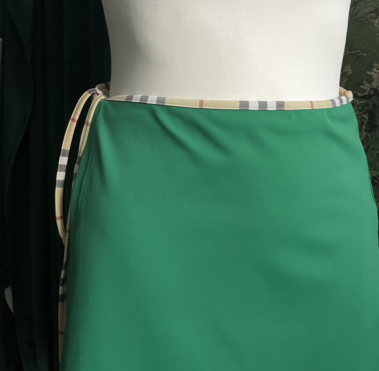Burberry Burberry Basic Greeb Tie Mini Skirt check summer designer Size 27" / US 4 / IT 40 - 2 Thumbnail