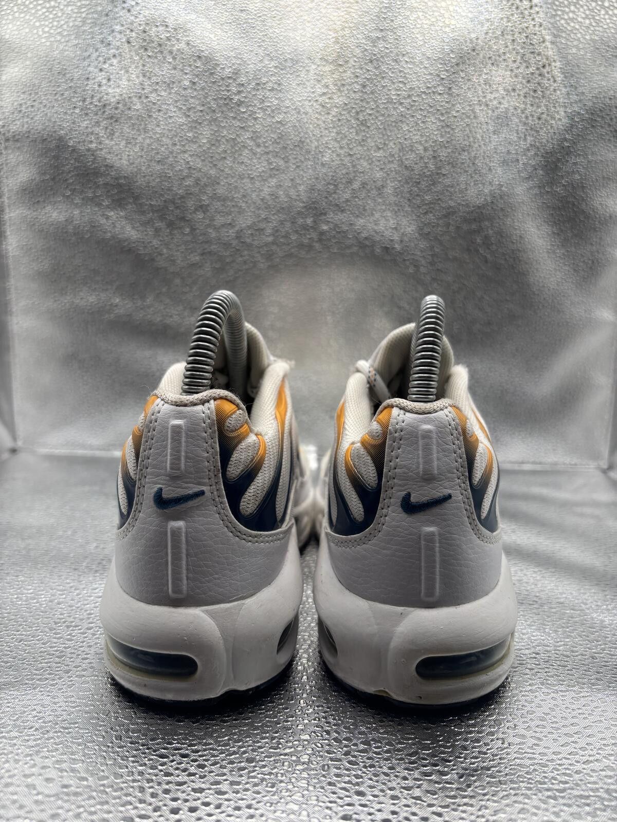 Nike Nike air max plus hiking white kumquat marina GS Size US 5 / EU 37 - 4 Thumbnail