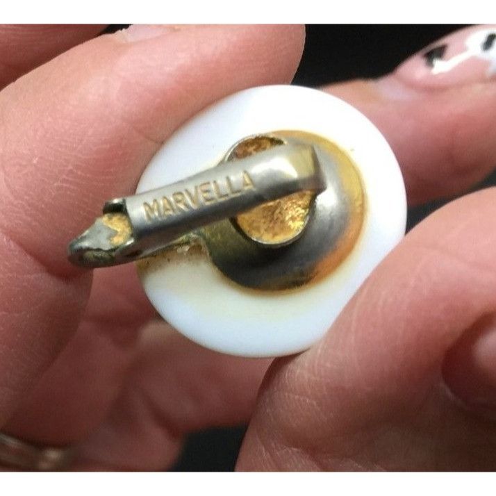 Other Women's Vintage MARVELLA White and Gold Tone clip on Earr Size ONE SIZE - 3 Thumbnail