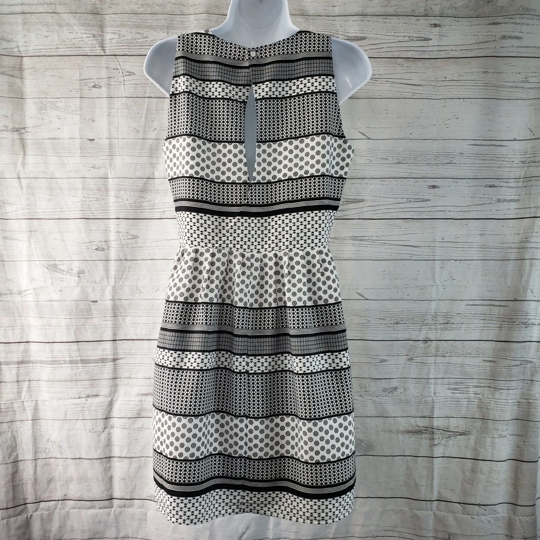 BB Dakota Jack by BB Dakota Womens Dress Sz 6 Black White Floral Stripes Sleeveless Shirt Dress Womens Dresses Black Floral Sleeveless Size 6 BB Dakota Size M / US 6-8 / IT 42-44 - 4 Thumbnail