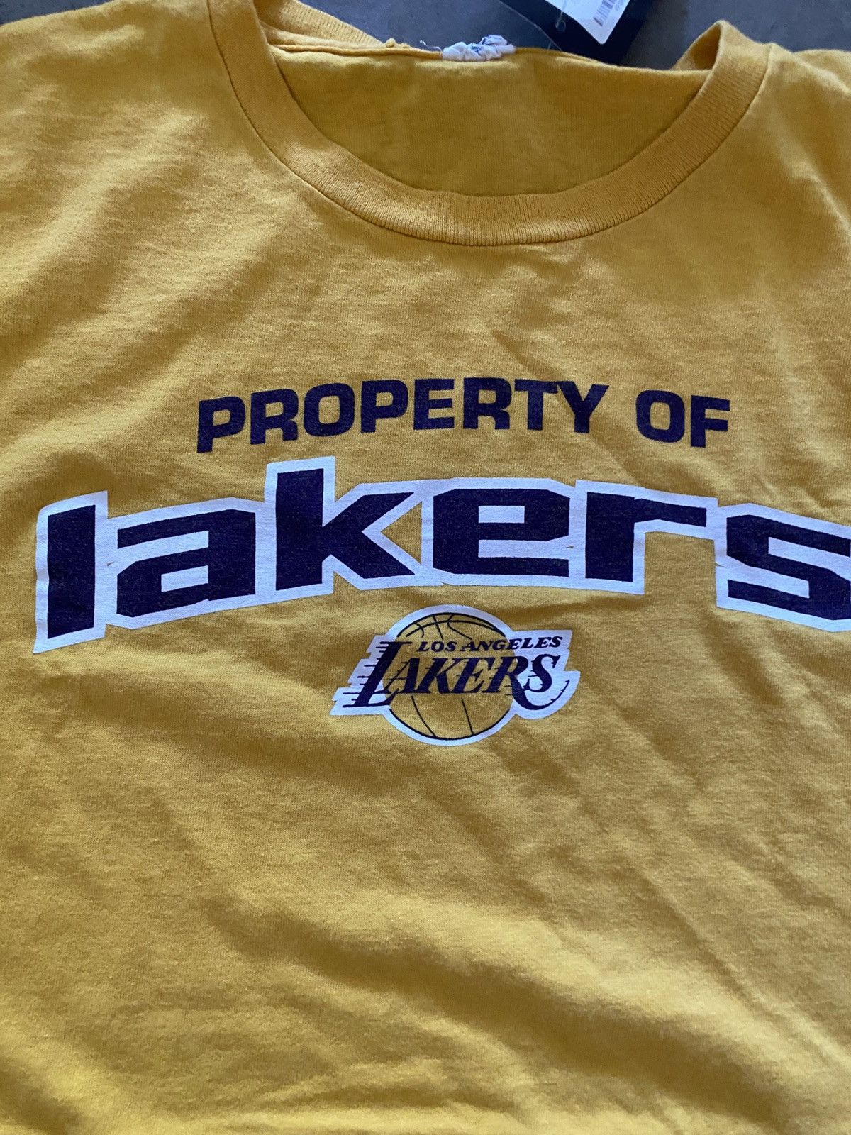 Vintage Vintage Los Angeles Lakers Gold Tee Size US XXL / EU 58 / 5 - 2 Thumbnail