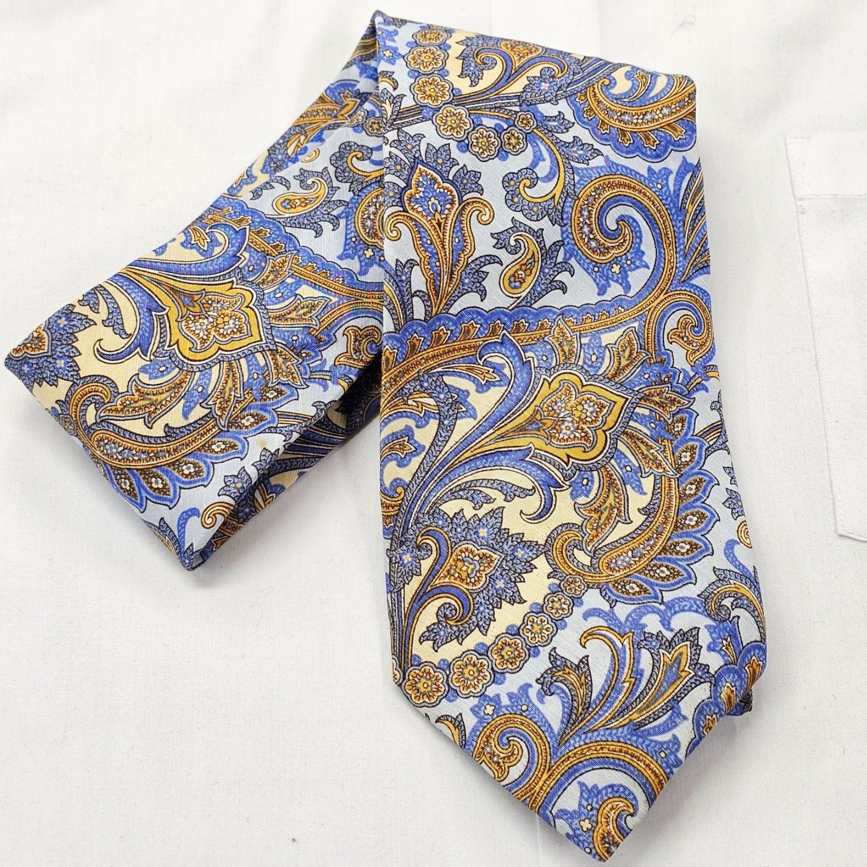 Vintage VINTAGE Paul Fredrick Necktie Men’s Silk Blue Gold Floral Paisley Design Preppy USA Size ONE SIZE - 7 Thumbnail