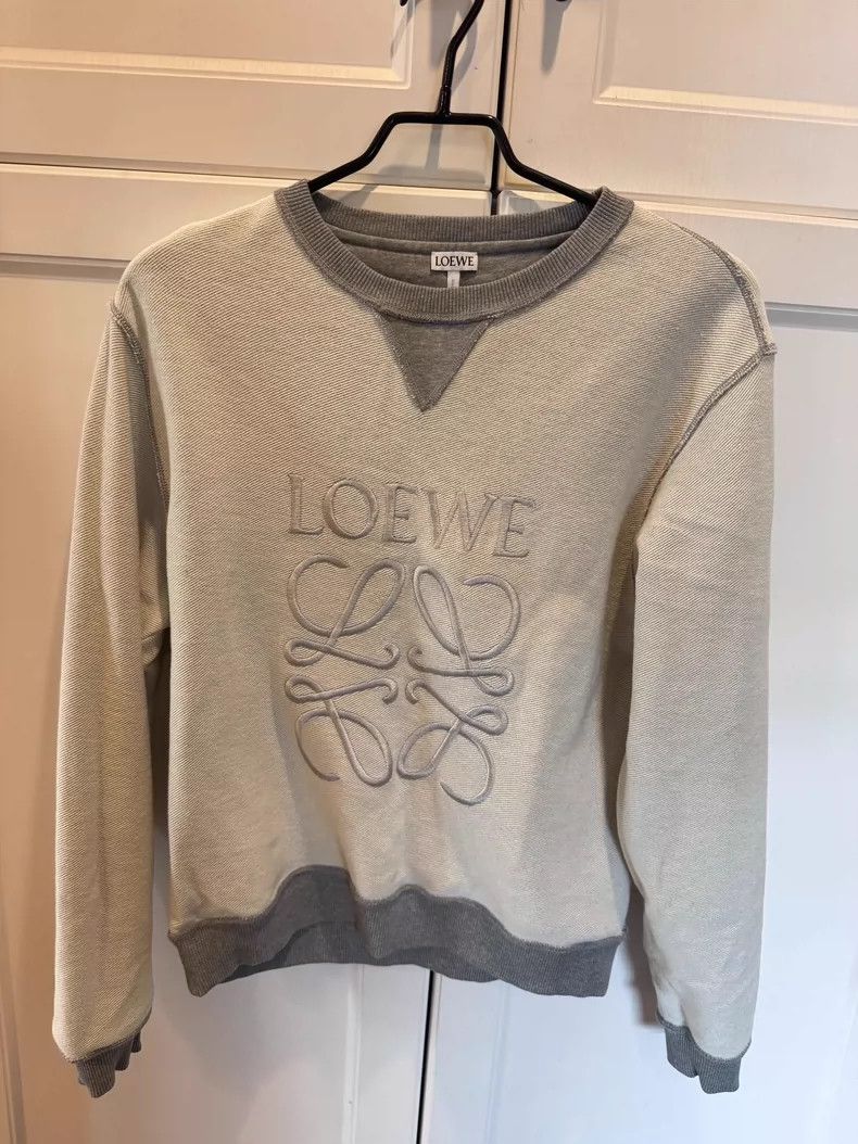 ロエベ　LOEWE Embroidered Sweatshirt Loewe Men's Embroidered Logo Sweatshirt in Black Loewe