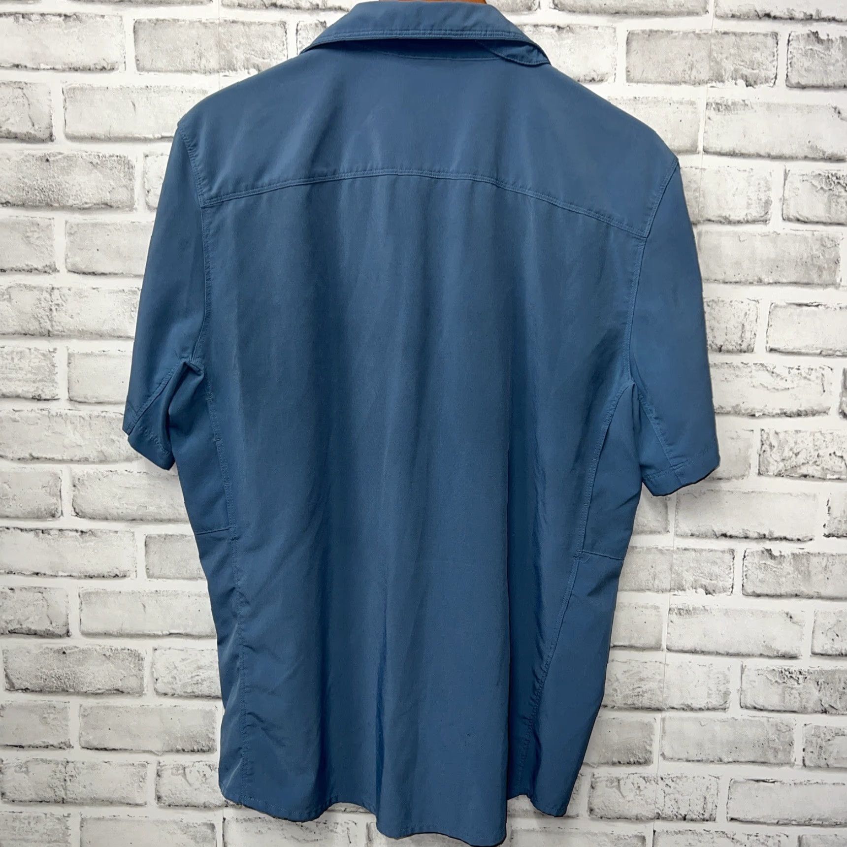 Mountain Hardwear VINTAGE Mountain Hardwear Short Sleeve Button-Up Shirt Mens Size M Blue Casual Fashion Size US M / EU 48-50 / 2 - 4 Thumbnail
