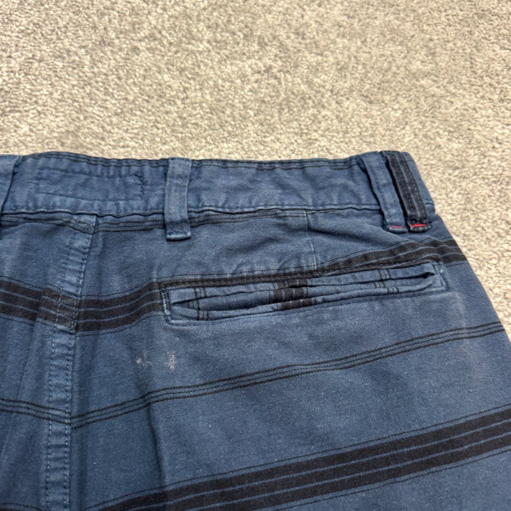 Vintage Iron & Resin Striped Bermuda Shorts Mens 32 Navy Blue Black Casual Outdoor USA Shorts Mens 32 Navy Blue Black Striped Bermuda Pockets Summer 90s? Size US 32 / EU 48 - 4 Thumbnail